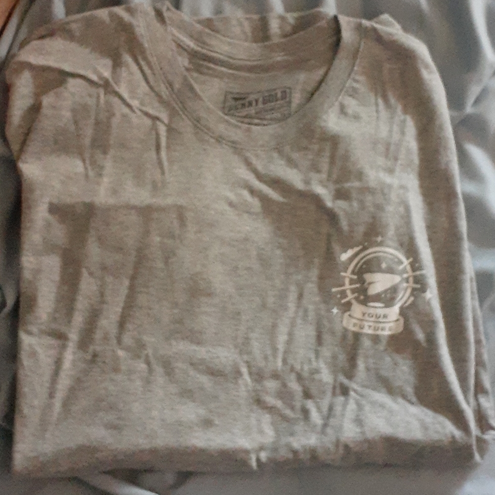 benny's gold t shirt